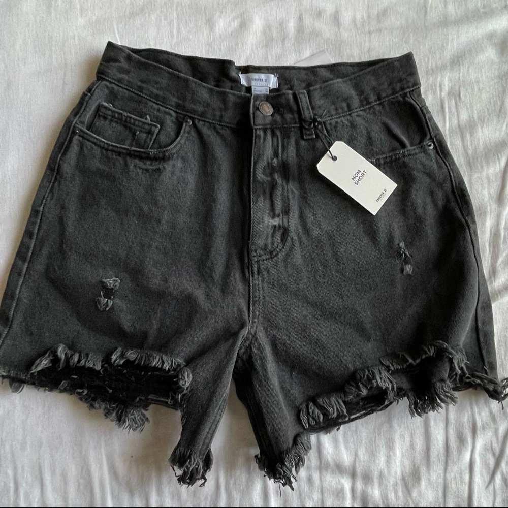 BLACK DENIM MOM SHORTS